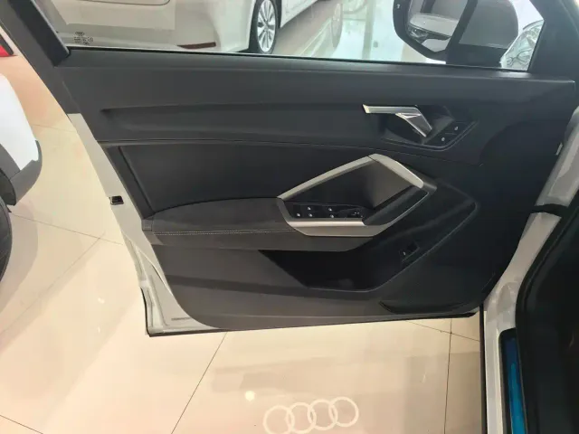 Audi Q3 — Фото автомобиля 4