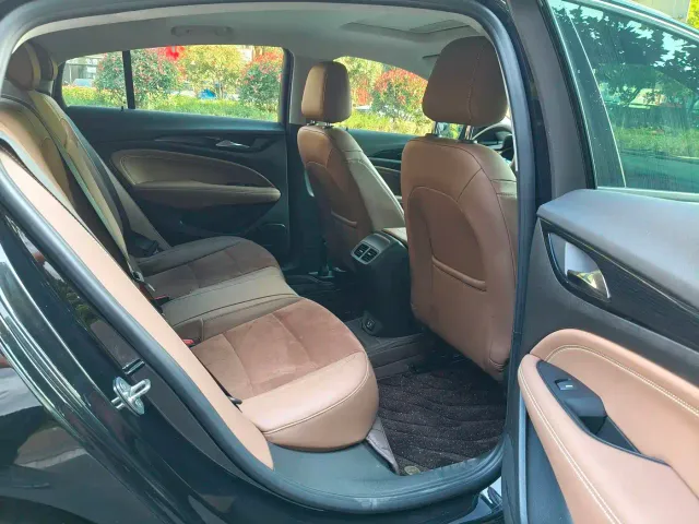 Buick Regal — Фото автомобиля 12
