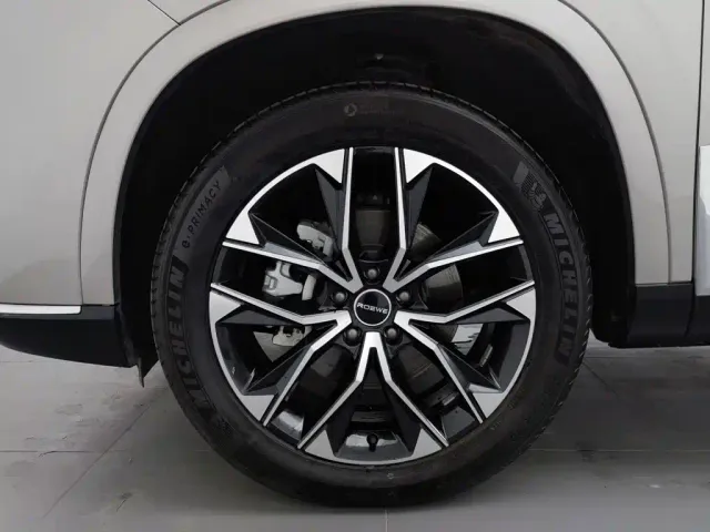 Roewe RX9 — Фото автомобиля 17