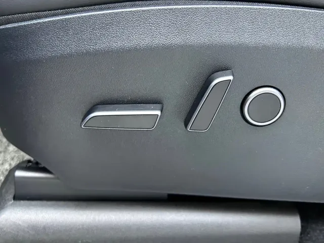 Tesla Model Y — Фото автомобиля 13