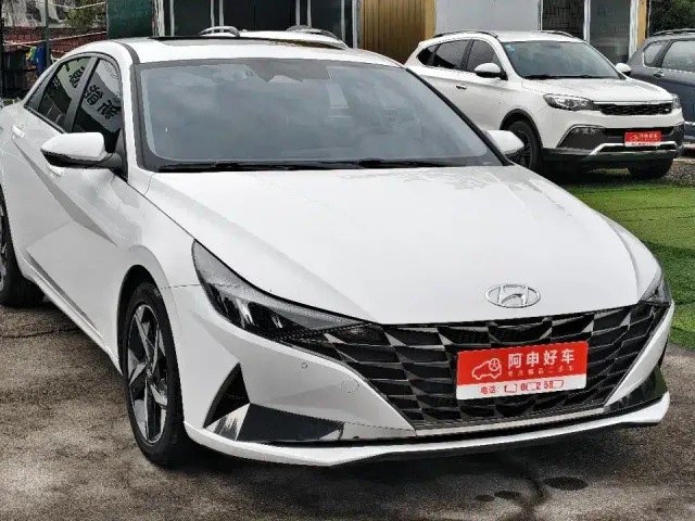 Hyundai Elantra — Фото автомобиля 3