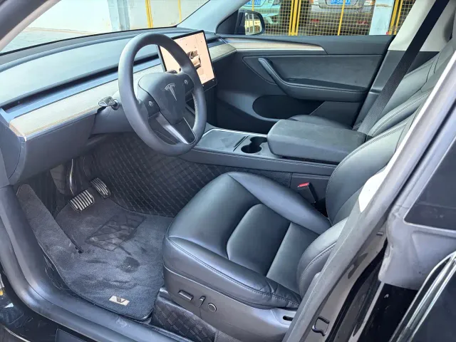 Tesla Model Y — Фото автомобиля 7