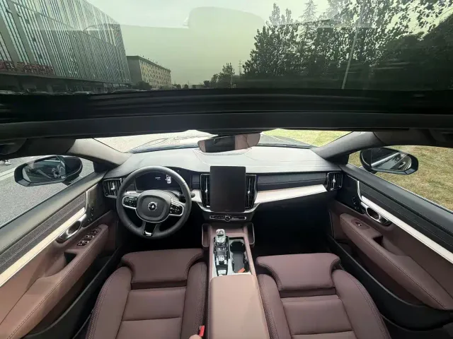 Volvo S90 — Фото автомобиля 5