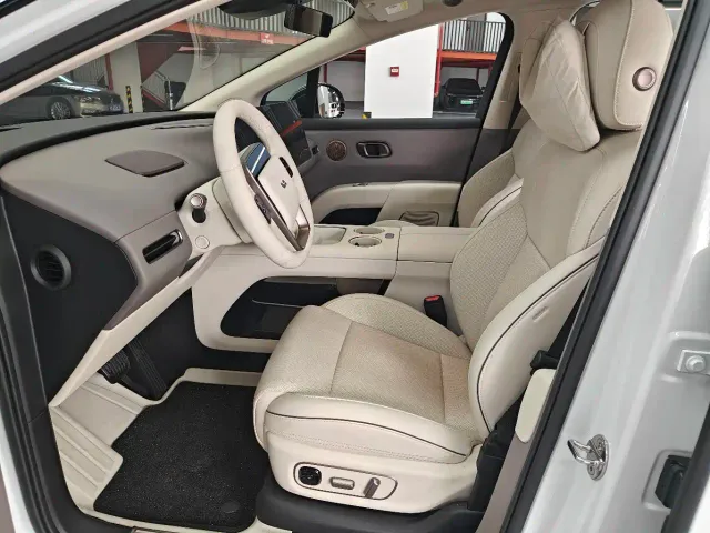 Li Auto Li i8 2025 Standard Edition — Фото автомобиля 14