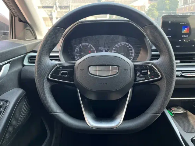 Geely Emgrand — Фото автомобиля 15