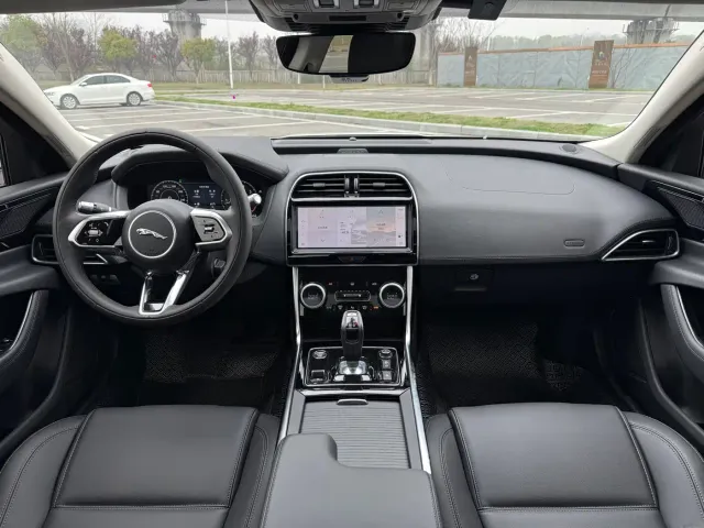 Jaguar XEL — Фото автомобиля 10