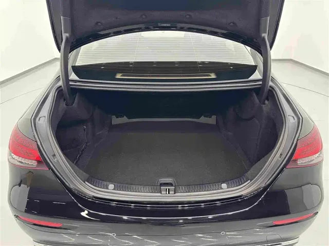 Mercedes-Benz E-Class — Фото автомобиля 24