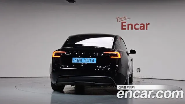 Tesla Model 3 — Фото автомобиля 3