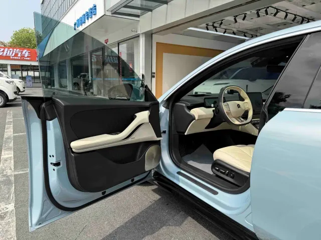 Nio ET5 Touring — Фото автомобиля 16