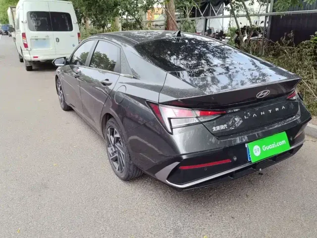 Hyundai Elantra — Фото автомобиля 4