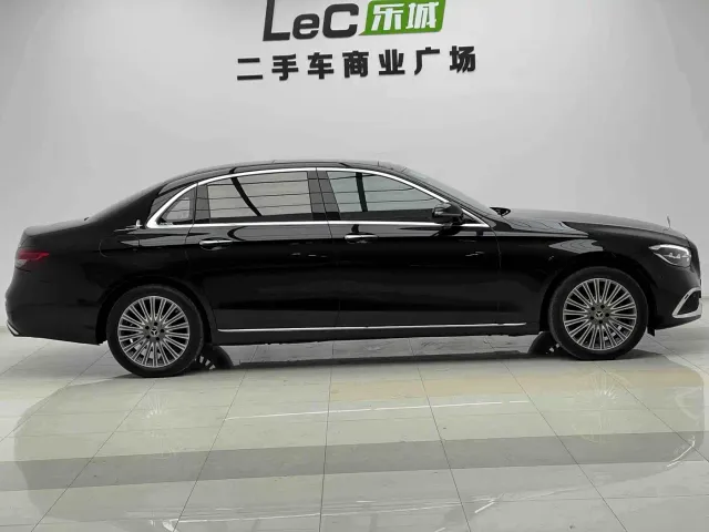 Mercedes-Benz E-Class — Фото автомобиля 16