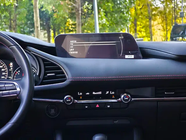 Mazda Axela — Фото автомобиля 14