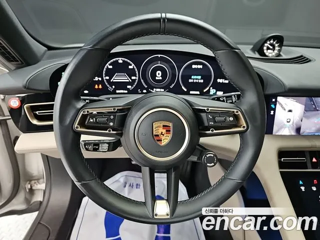 Porsche Taycan — Фото автомобиля 11