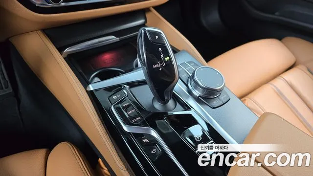BMW 5 Series G30 — Фото автомобиля 12