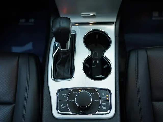 Jeep Grand Cherokee — Фото автомобиля 9