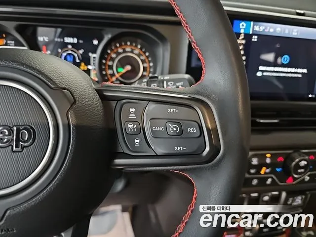 Jeep Wrangler — Фото автомобиля 12