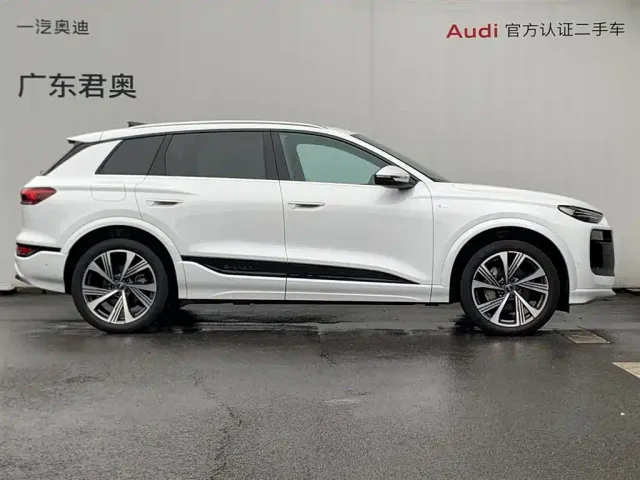 Audi Q6L e-tron — Фото автомобиля 3