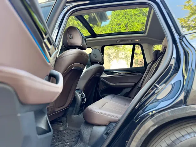 BMW iX3 — Фото автомобиля 11