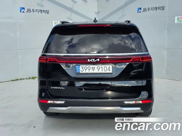 Kia Carnival Generation 4 — Фото автомобиля 4