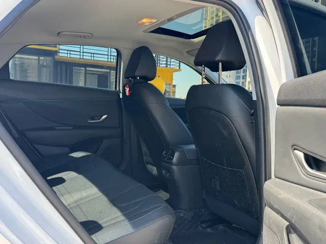 Hyundai Elantra — Фото автомобиля 14