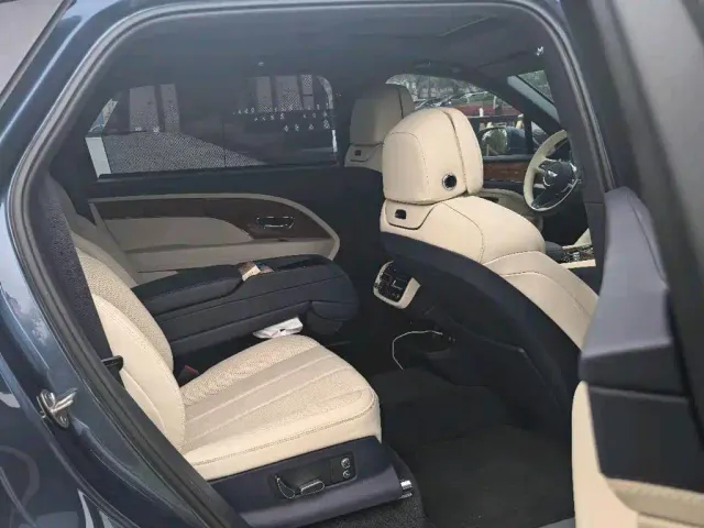 Bentley Bentayga — Фото автомобиля 12