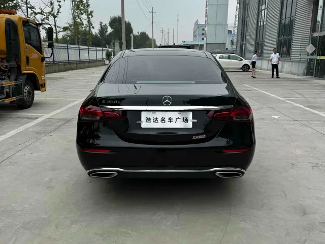 Mercedes-Benz E-Class — Фото автомобиля 7