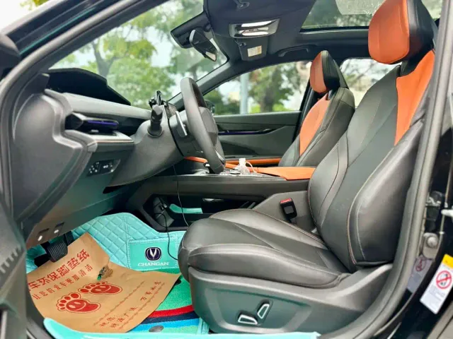 Changan Changan UNI-V 2022 1.5T Premium Model — Фото автомобиля 9