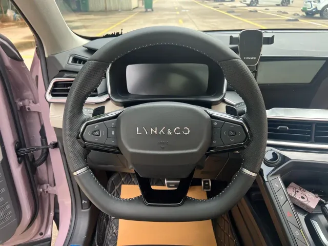 Lynk & Co 06 — Фото автомобиля 10