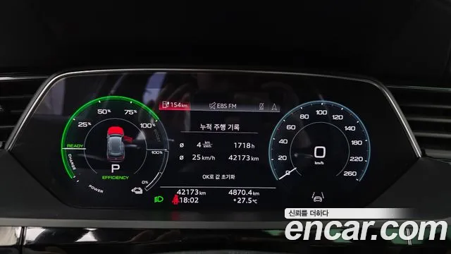 Audi e-tron — Фото автомобиля 8