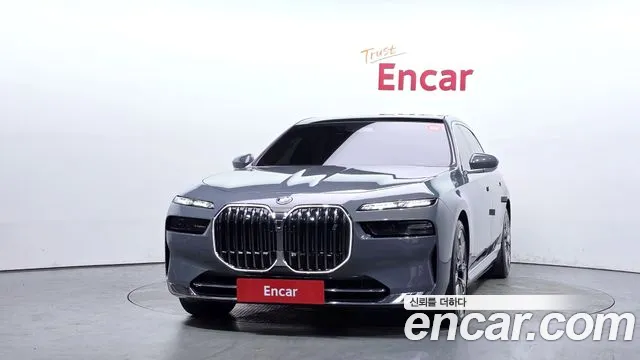 BMW i7 G70 — Фото автомобиля 3