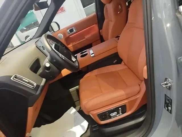 Li Auto L8 — Фото автомобиля 14