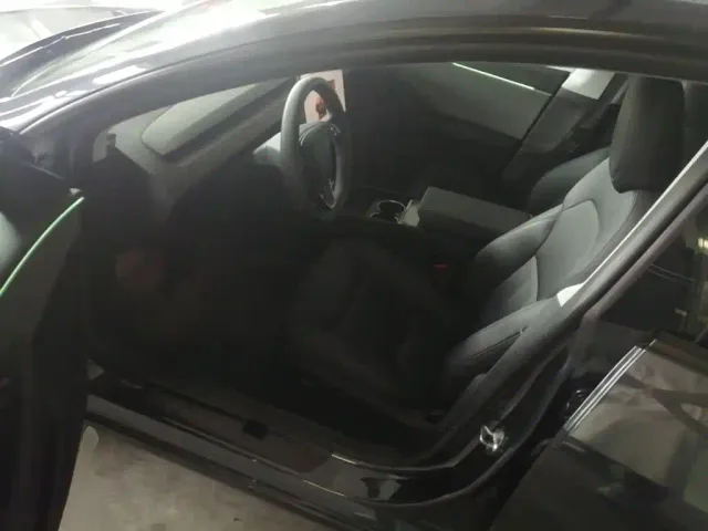Tesla Model 3 — Фото автомобиля 15