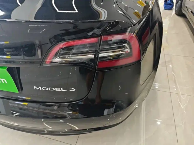 Tesla Model 3 — Фото автомобиля 7