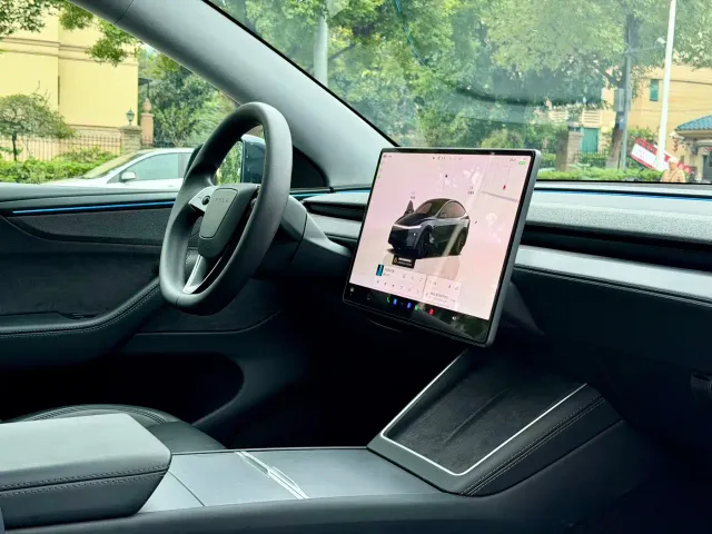 Tesla Model Y — Фото автомобиля 9