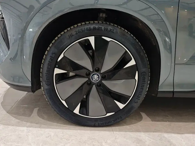 BYD Tang L — Фото автомобиля 16