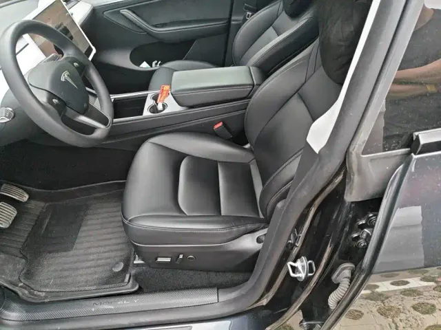 Tesla Model Y — Фото автомобиля 12