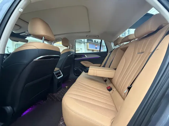 Hongqi H5 — Фото автомобиля 11