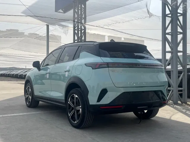 Lynk & Co 06 EM-P — Фото автомобиля 6