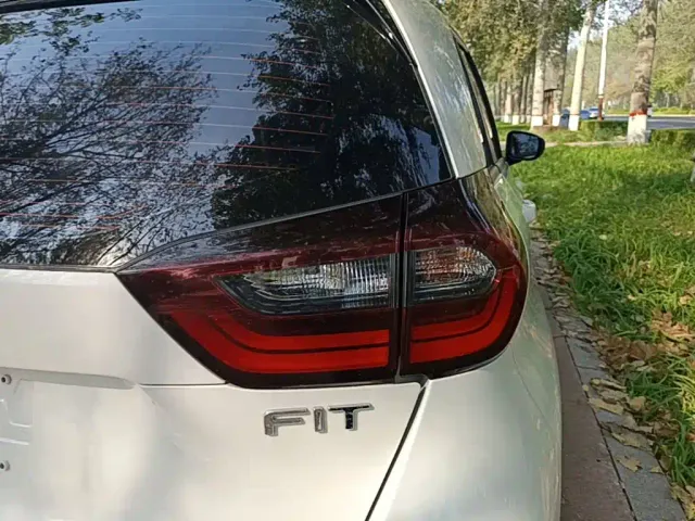 Honda Fit — Фото автомобиля 7