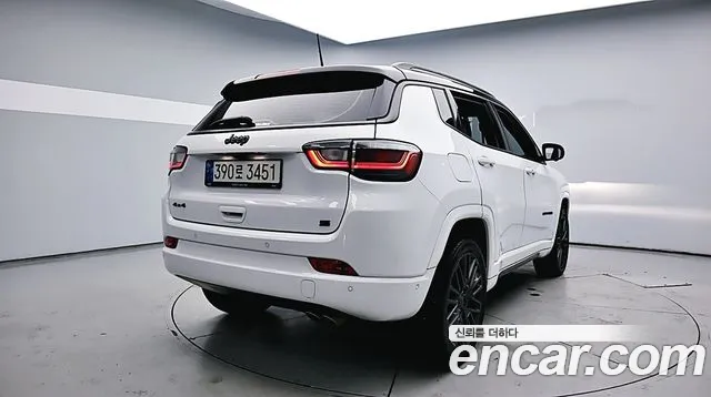 Jeep Compass 2nd Gen — Фото автомобиля 12