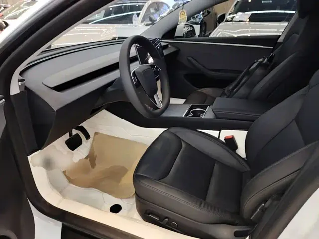 Tesla Model 3 — Фото автомобиля 14