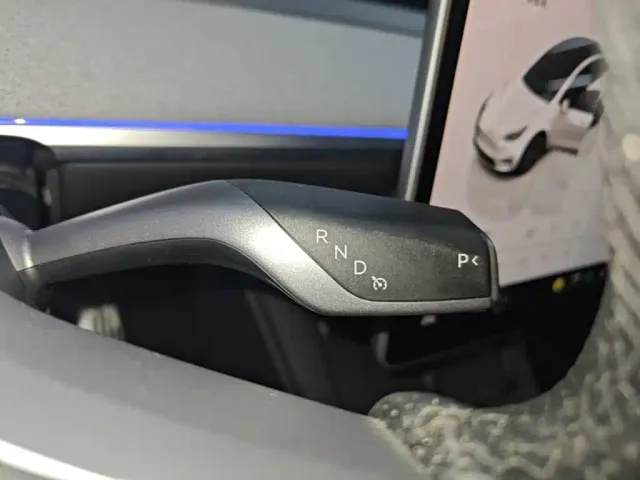 Tesla Model Y — Фото автомобиля 13