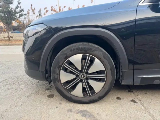Mercedes-Benz EQB — Фото автомобиля 3