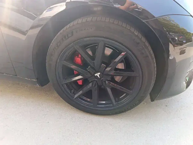 Tesla Model 3 — Фото автомобиля 8
