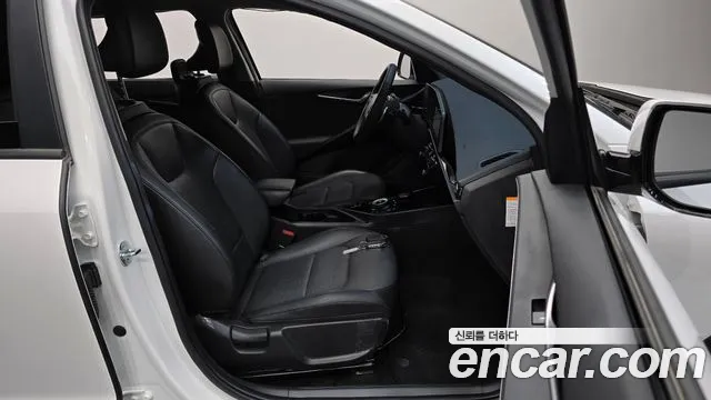 Kia Niro — Фото автомобиля 25