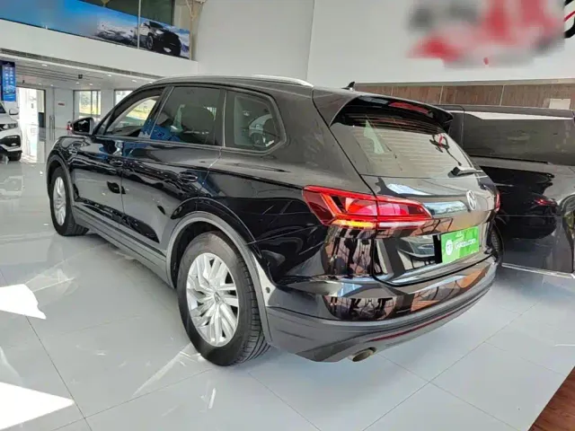 Volkswagen Touareg — Фото автомобиля 4