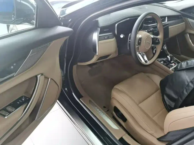 Jaguar XFL — Фото автомобиля 15