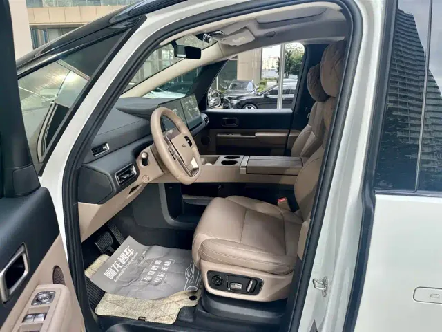 Li Auto MEGA — Фото автомобиля 8
