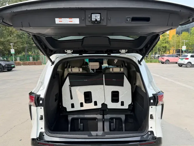 Toyota Sienna — Фото автомобиля 13