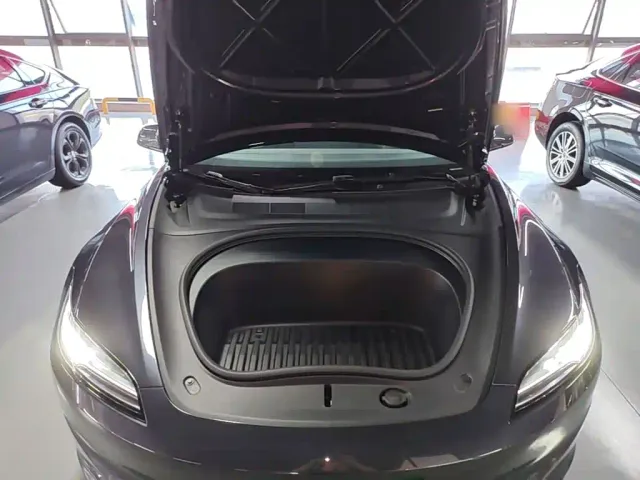Tesla Model 3 — Фото автомобиля 19
